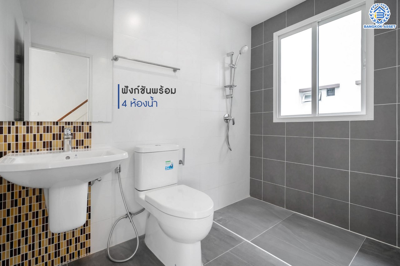 บ้านมือสองตกแต่งใหม่ ม.คาซ่าพรีเมี่ยม ราชพฤกษ์-พระราม5 บ้านเดี่ยวหลังใหญ่ 3 ชั้น แบรนด์ Q.House เนื้อที่ 50.4 ตร.ว. ดีไซน์ตอบทุกไลฟ์สไตล์ ฟังก์ชัน 3 ห้องนอนใหญ่ 4 ห้องน้ำ จอดรถได้ 4 คัน บนทำเลติดถนนใหญ่ เชื่อมต่อทุกเส้นทาง ใกล้ตลาดเจ้าพระยา ,เดอะวอล์ค ,ร.ร.เตรียมอุดมศึกษาฯ เซ็นทรัลเวสต์เกตและรถไฟฟ้า "สถานีบางพลู"